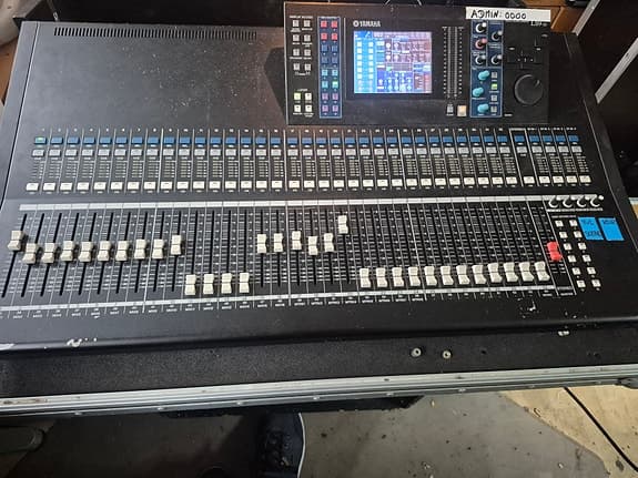 Yamaha ls9-32 digital mixer pult i flightcase