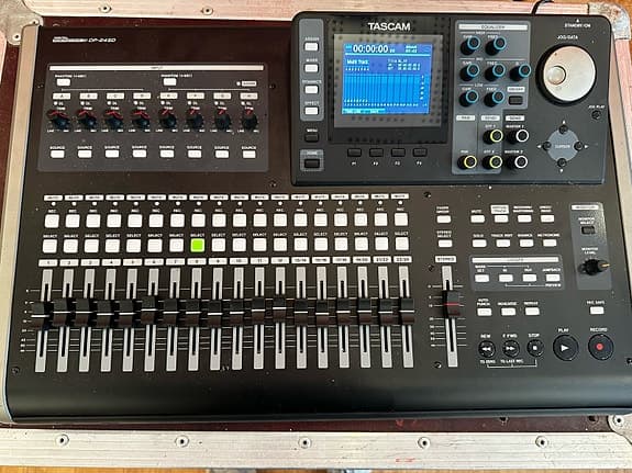 Tascam DP-24SD 24-spors Portastudio – som ny, med flightcase