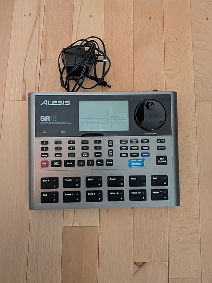Alesis SR18 drum machine with power supply