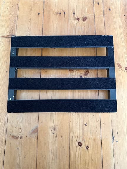 Sort pedalboard til guitar-effekter