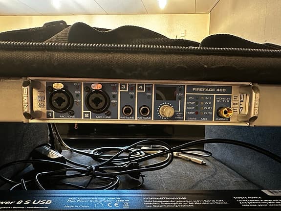 RME Fireface 400 lydkort med rackører og Thunderbolt-adaptere