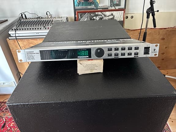 Behringer Feedback Destroyer Pro DSP1124P feedback controller / equalizer