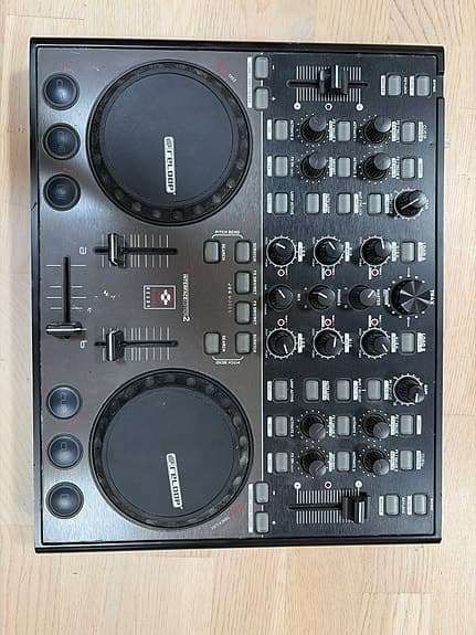 Reloop Digital Jockey 2 DJ controller sort