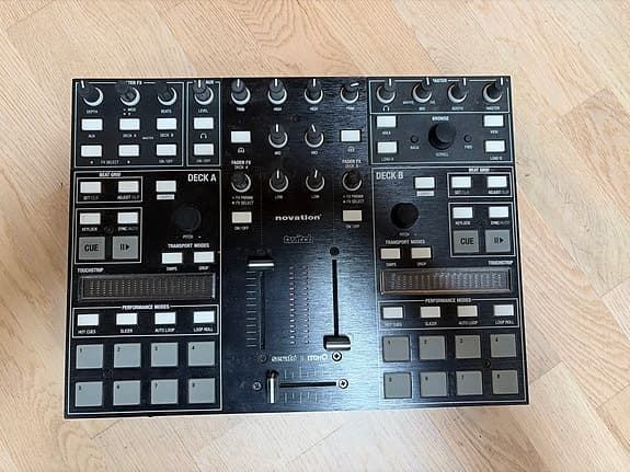 Novation Twitch DJ controller sort