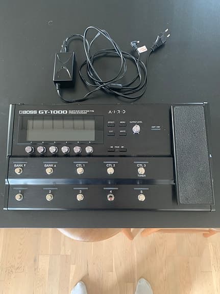 Boss GT-1000 guitar multieffekt pedalboard