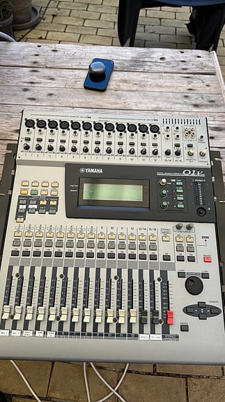 Yamaha 01v digital mixer med flere indgange