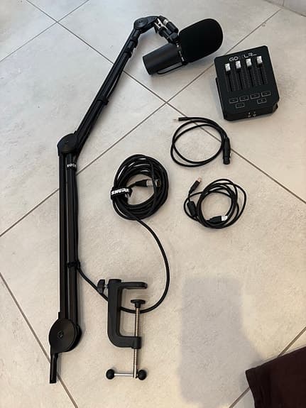 Shure SM7dB mikrofon med GoXLR Mini og Røde mikrofonarm