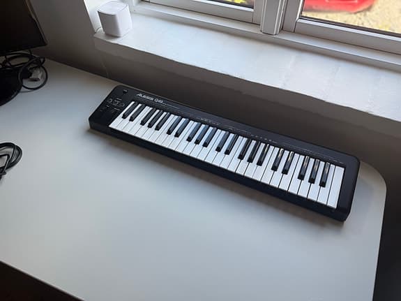 Alesis Q49 MIDI keyboard controller 49 tangenter