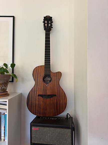 Lag Sauvage akustisk guitar med tuner