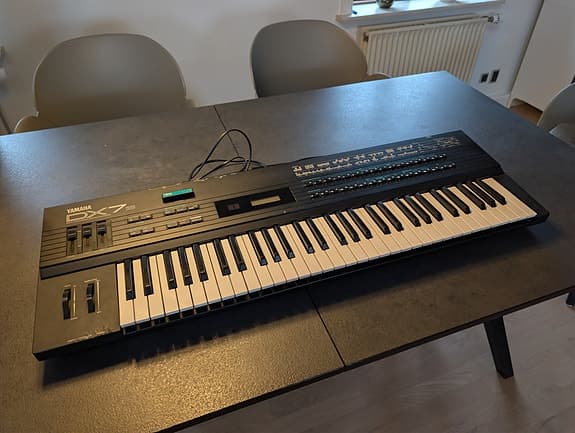 Yamaha DX7s synthesizer