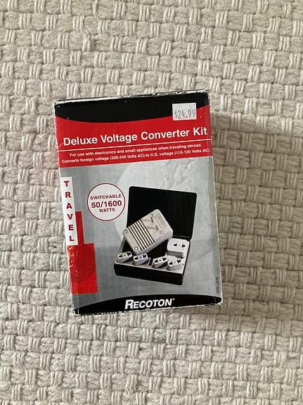 Recoton Deluxe Voltage Converter Kit rejseadapter og spændingsomformer