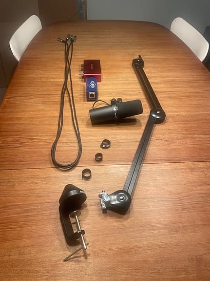 Shure mikrofon med Focusrite lydkort, Cloudlifter og mikrofonarm
