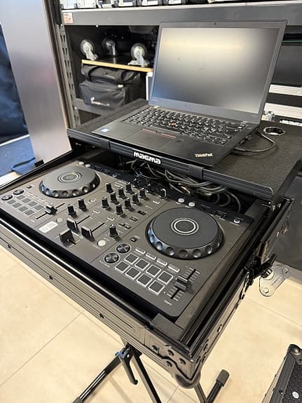 Pioneer DDJ-FLX4 DJ controller