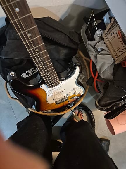 Elektrisk guitar stratocaster-type sunburst