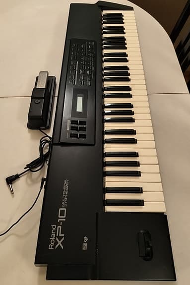 Roland XP-10 61-Key Multi-Timbral Synthesizer, sort. Emne: synth, keyboard