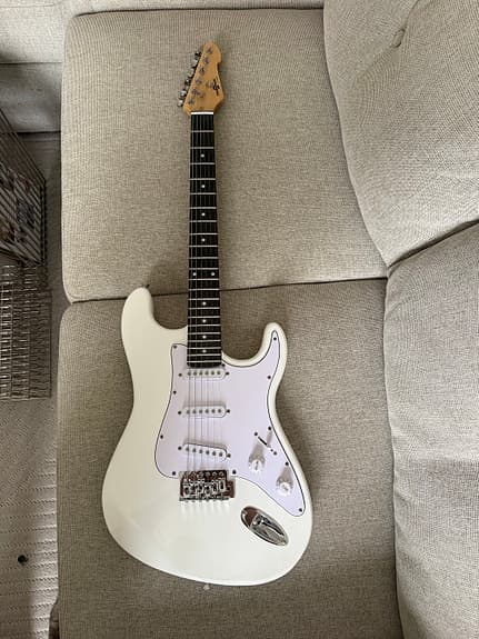 Gear4Music LA Series elektrisk guitar hvid Stratocaster-style