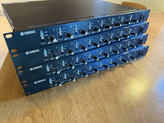 Vellydende Yamaha MLA8 8-kanals mikrofonpreamp.