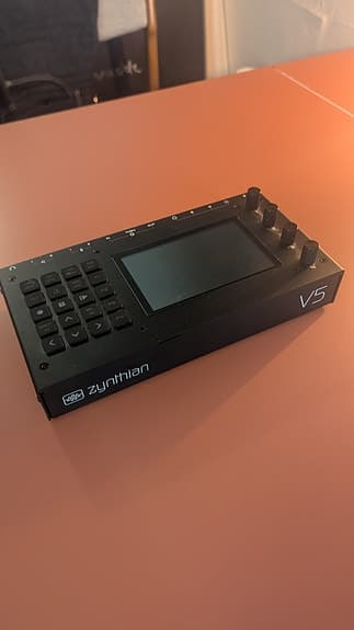 Zynthian V5 synthesizer/DAW
