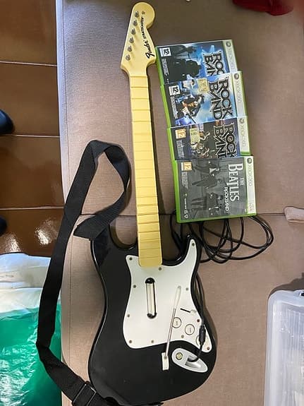 Fender - Xbox 360 - Fender Stratocaster Guitar Controller Rock Band - Videospil