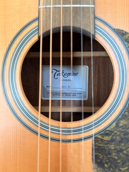 Takamine GN10 es western guitar