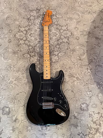Fender Stratocaster elektrisk guitar sort