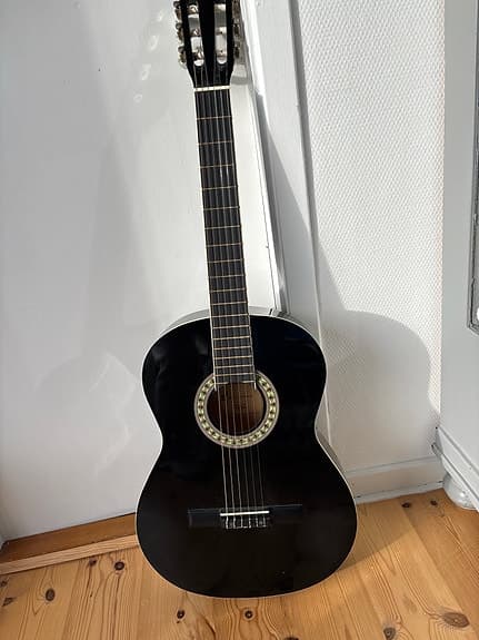 Harley Benton Electro classical guitar med Thomann taske
