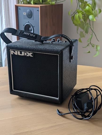 Nux Mighty 8SE portable amplifier