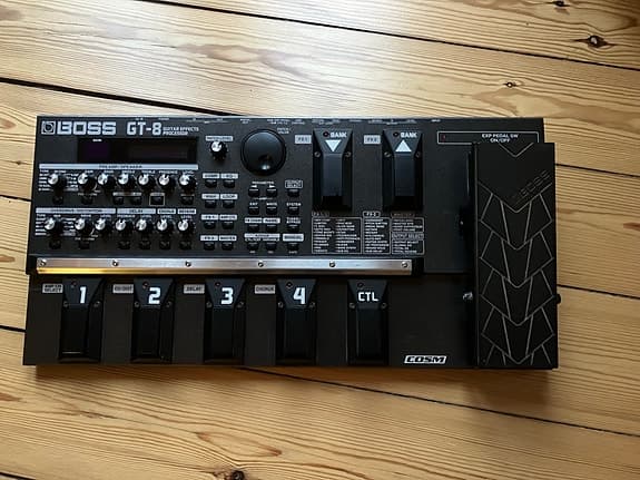 Boss GT-8 multieffekt til guitar (Pedalboard)
