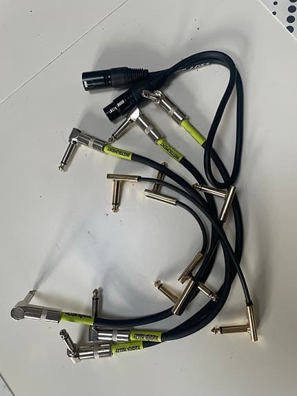 Guitar patchkabler og XLR-kabel til pedalboard