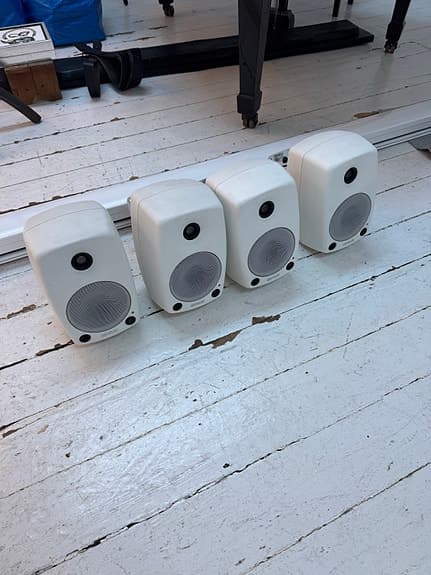 4 stk. Genelec 8030A aktive højttalere – hvid