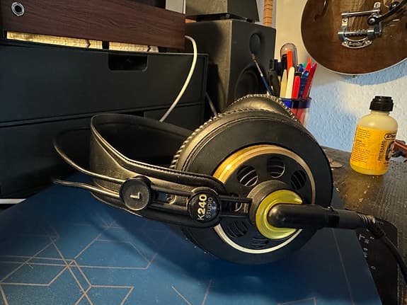 AKG K240 hovedtelefoner