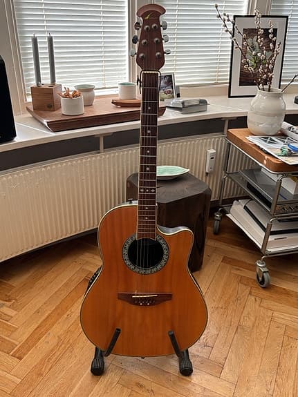 Ovation Celebrity akustisk western guitar med pickup