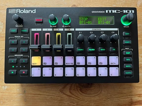 Roland MC-101 Groove box