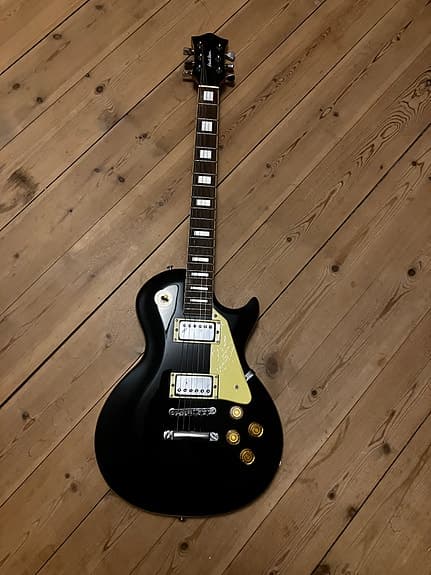 Billig elguitar – Pearl River (Les Paul-stil)