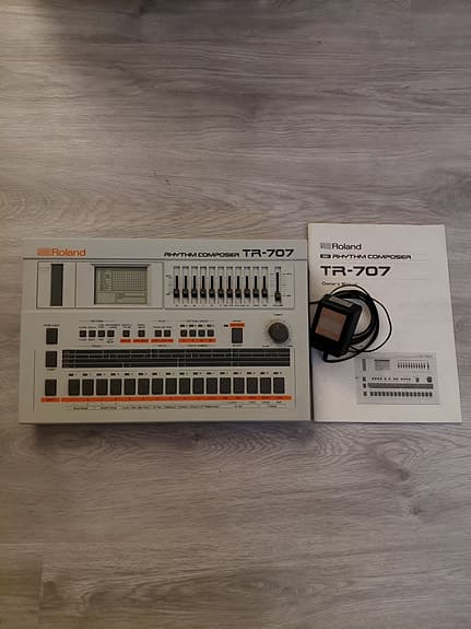 Roland TR-707 • 1985 vintage retro 80s