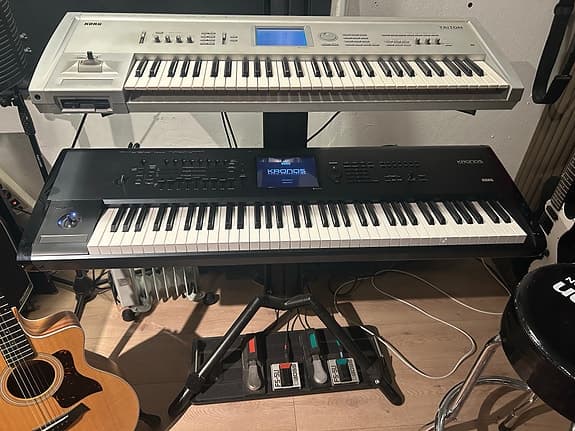 Korg Kronos Music Workstation keyboard 73