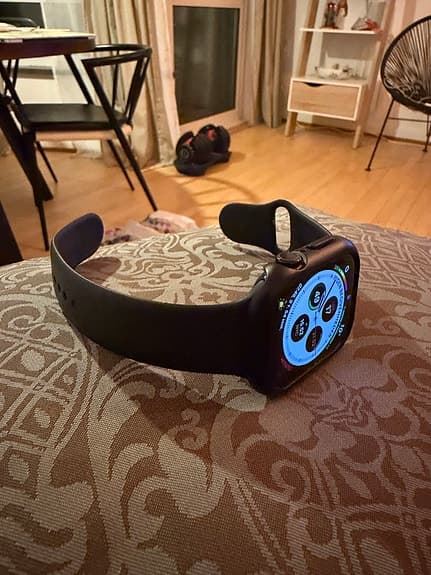 Apple Watch sort smartwatch med GPS og Cellular Series 10