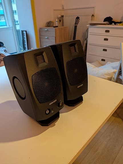 Studio monitors: ADAM Audio D3V Black + x2 TRS Audio Cable 1,5m