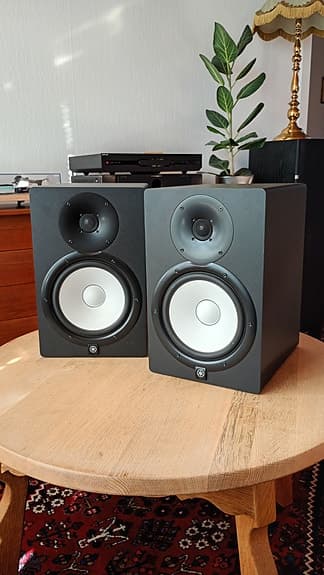 Yamaha HS8 med stands