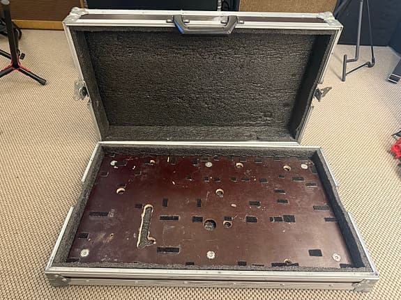 Flightcase pedalboard til guitar-effekter