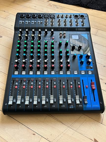 Yamaha MG12XU 12 kanals mixer med XLR, RCA, USB og jack– 24 bit DAC USB 192 kHz