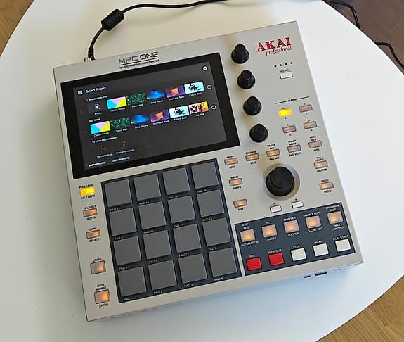 Akai MPC One Special Retro Edition – Som ny!