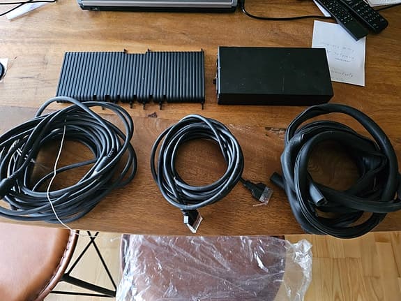 B &O Beolink Converter med div kabler