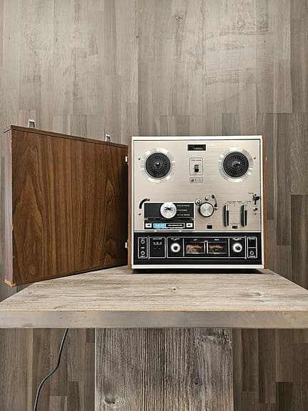 Akai - X-201D / 3-motor, 3-hoved Auto-Reverse 4-spors stereo Reel to reel spoleb