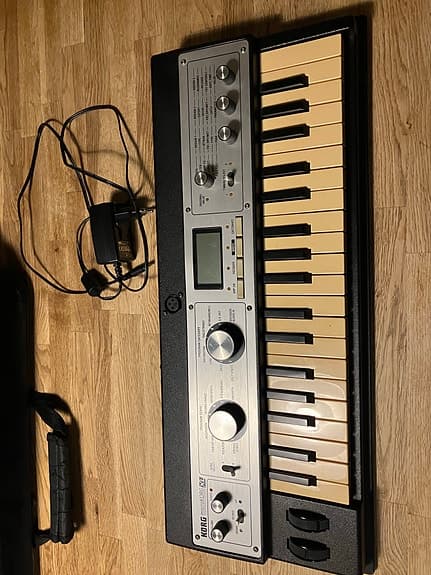 Korg microKORG XL synthesizer keyboard