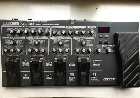 Boss ME-80 guitar multieffekt pedalboard