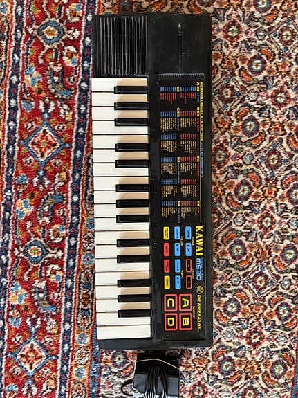 Akai Mini Keybord Synthesizer
