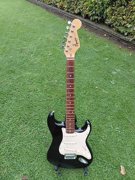 Squier SE Stratocaster – Nyserviceret