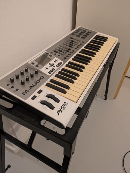 Midi Keyboard - m-audio axiom air 49