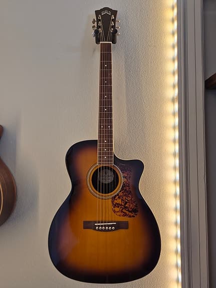 Guild OM-260CE Deluxe
